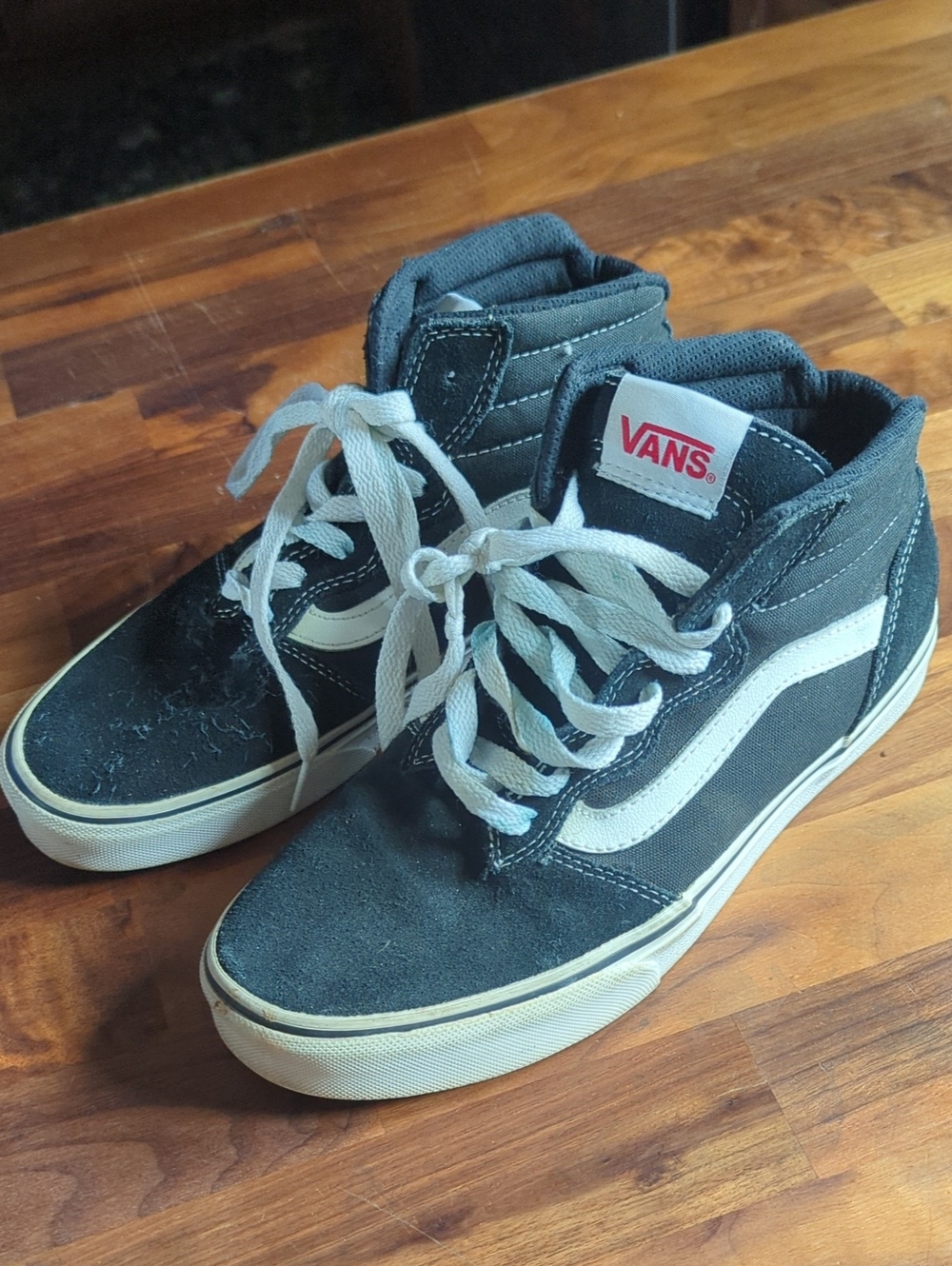 Vans Men's Black/White Sk8-Hi Classic Skate Shoes